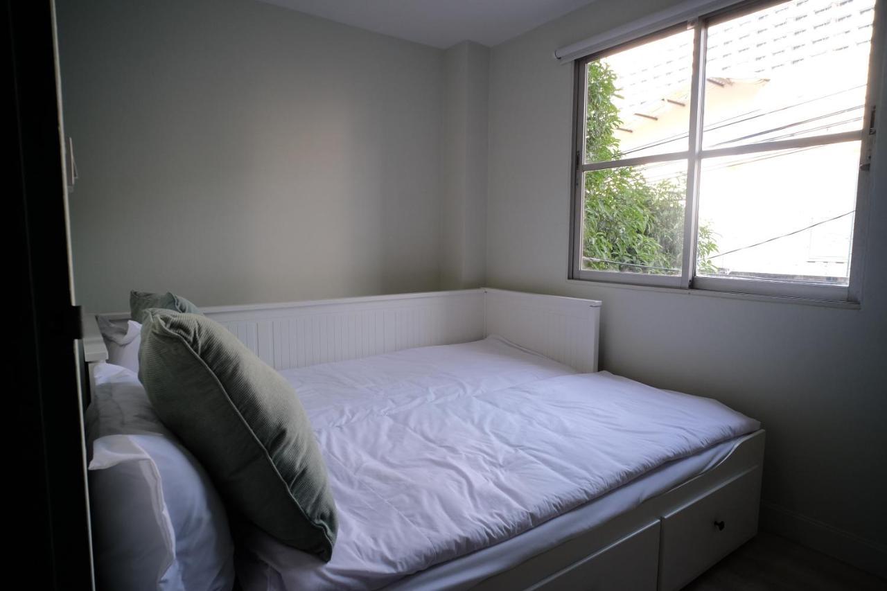 Apartmán Baan Khun Pra Duplex Rm3 Bangkok Exteriér fotografie